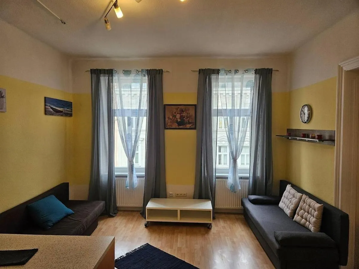 Appartement At Westbahnhof I Close To Shopping Street & Metro Wenen