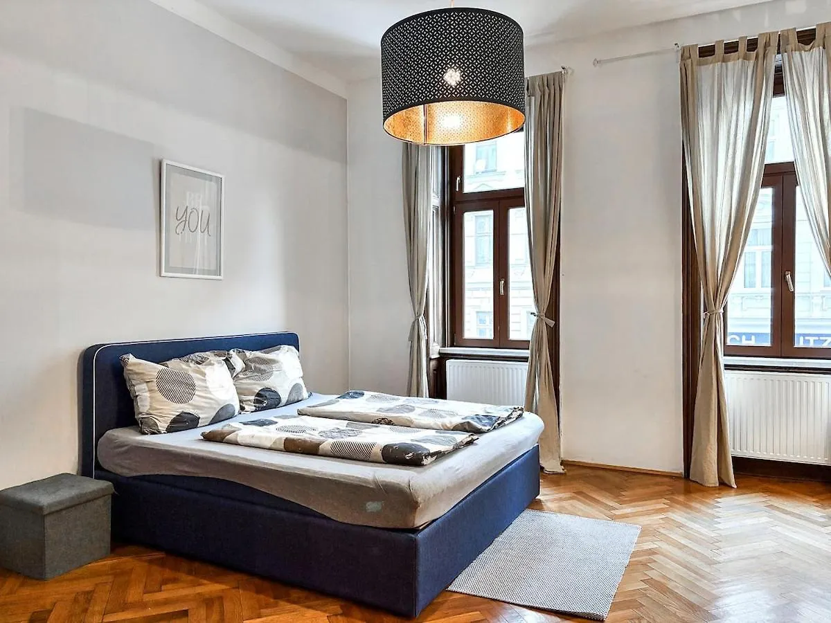 At Westbahnhof I Close To Shopping Street & Metro location