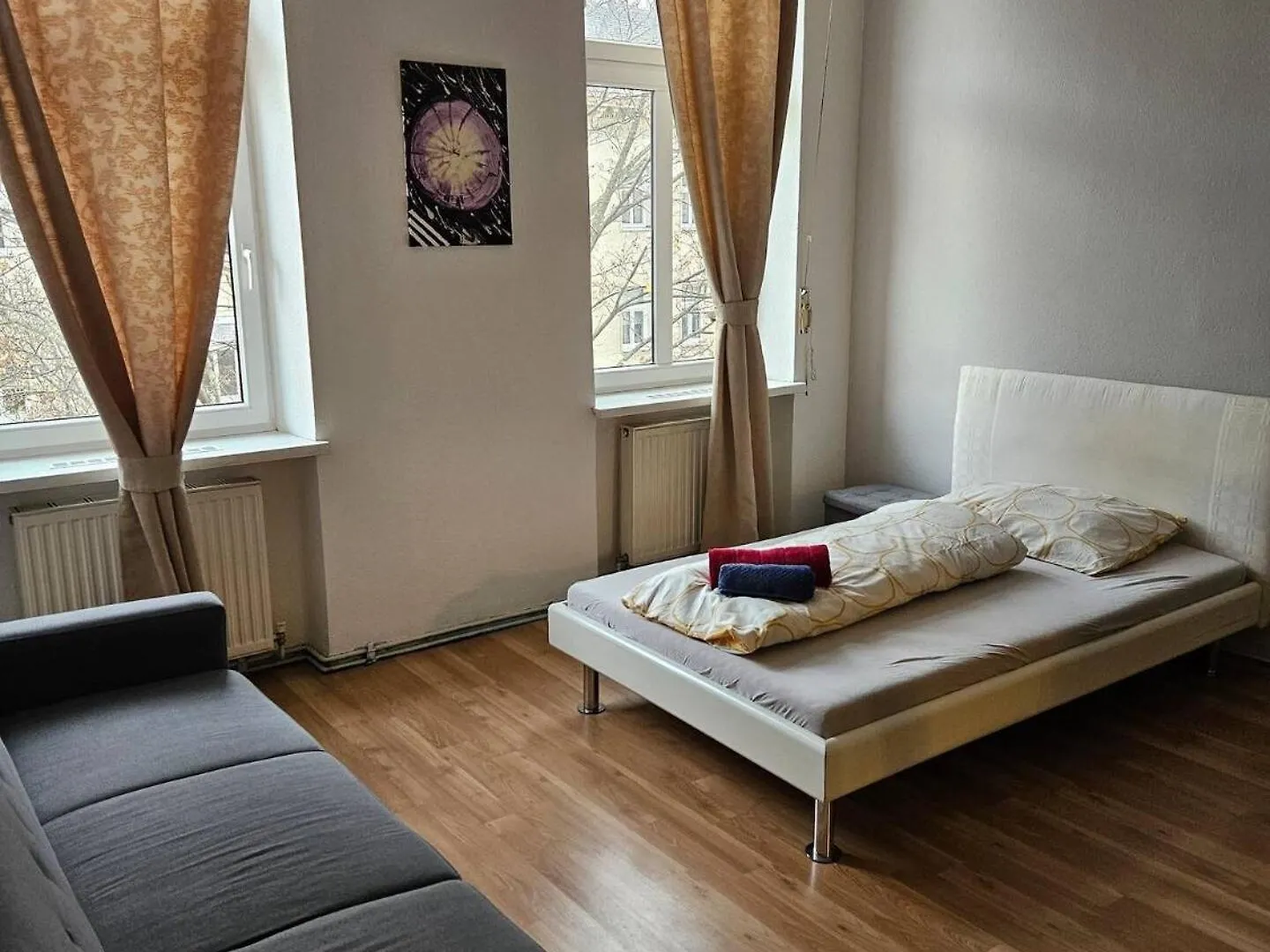 At Westbahnhof I Close To Shopping Street & Metro Vienna Apartment