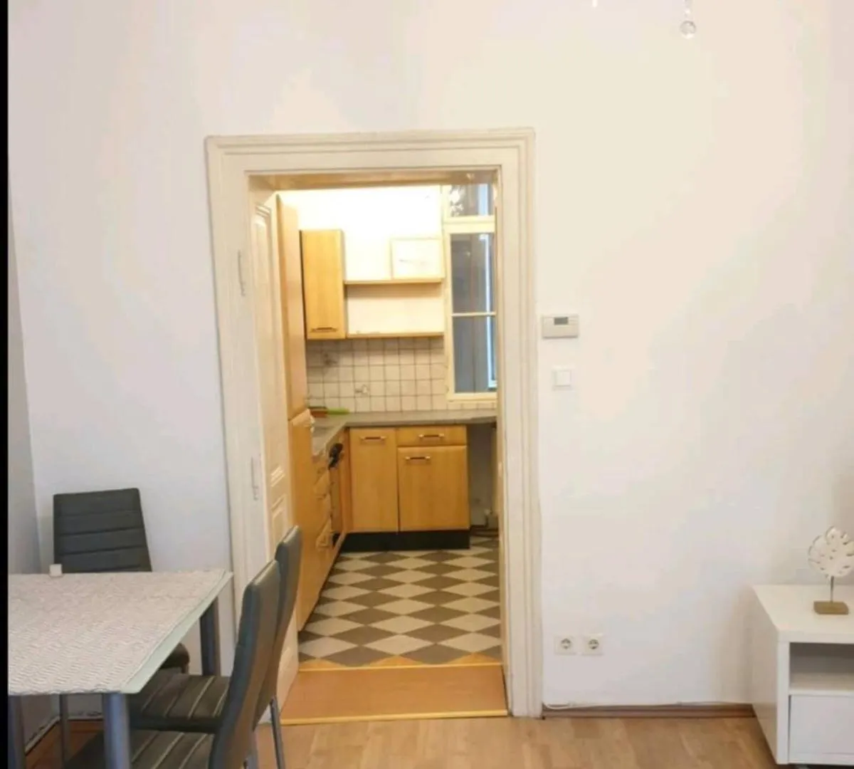 At Westbahnhof I Close To Shopping Street & Metro Vienna Apartment