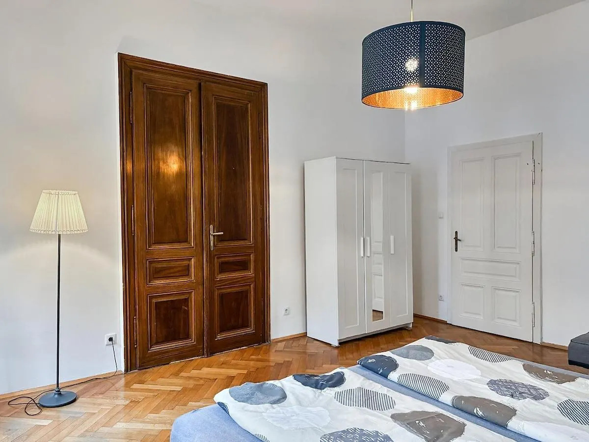 Apartment At Westbahnhof I Close To Shopping Street & Metro Vienna