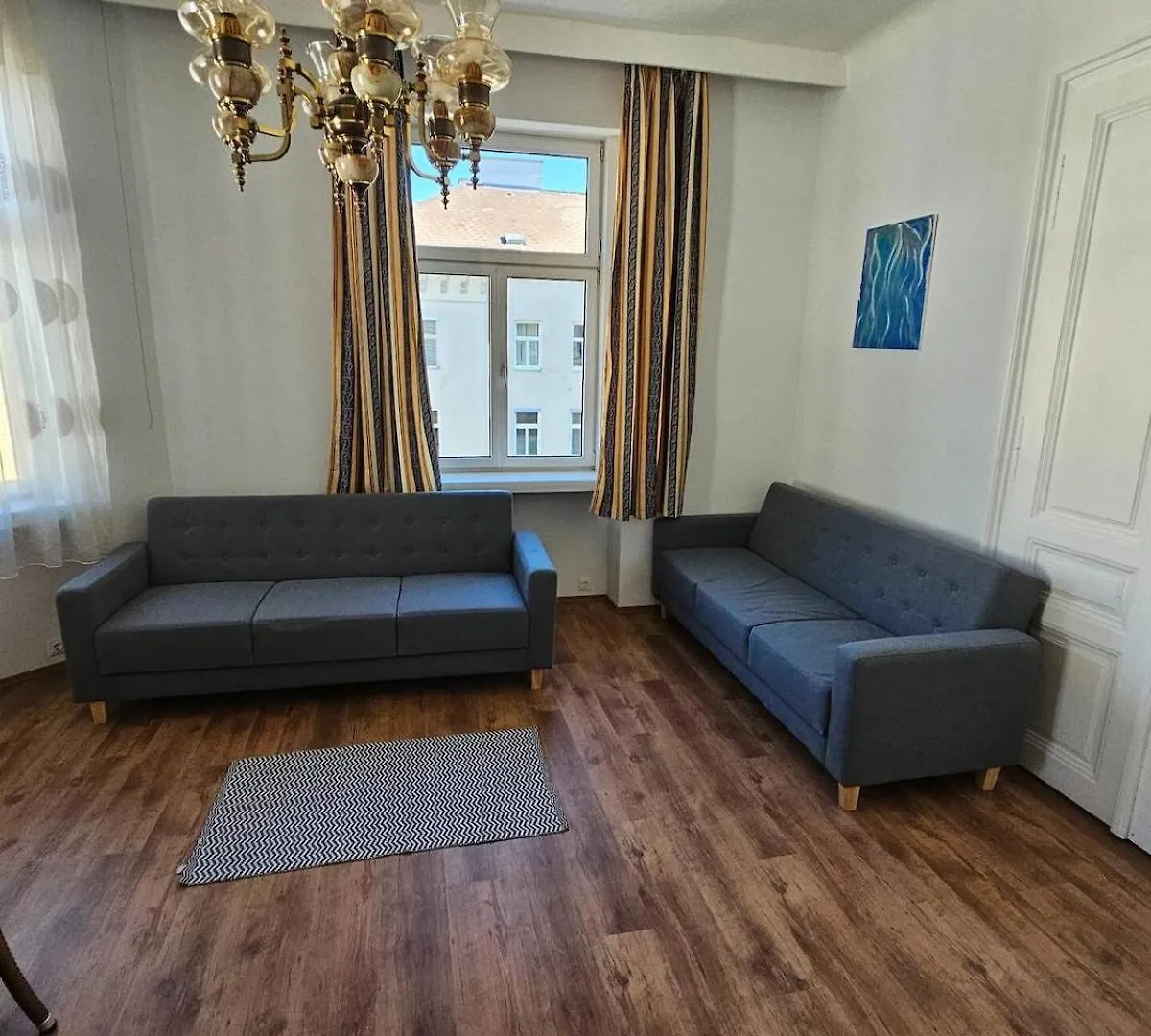 At Westbahnhof I Close To Shopping Street & Metro Vienna Apartment