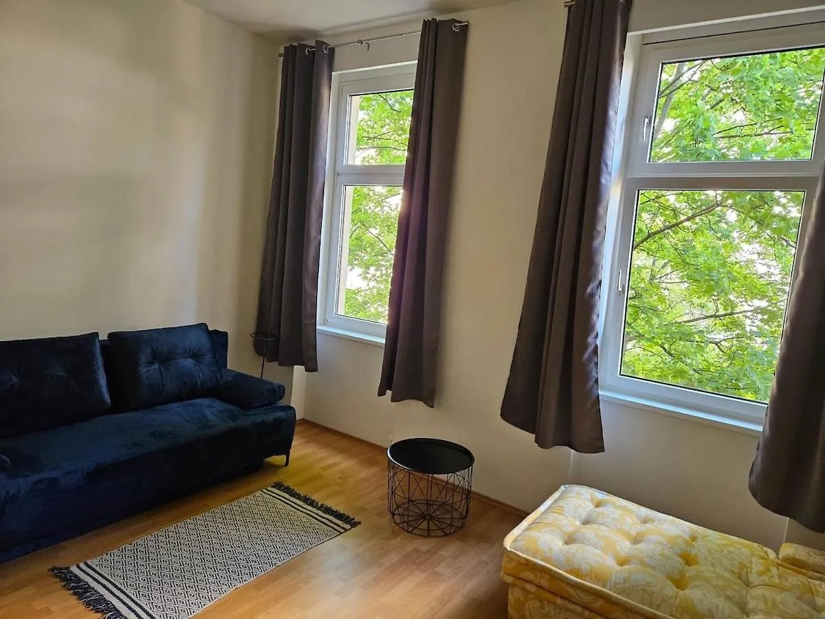 At Westbahnhof I Close To Shopping Street & Metro Viena Apartamento