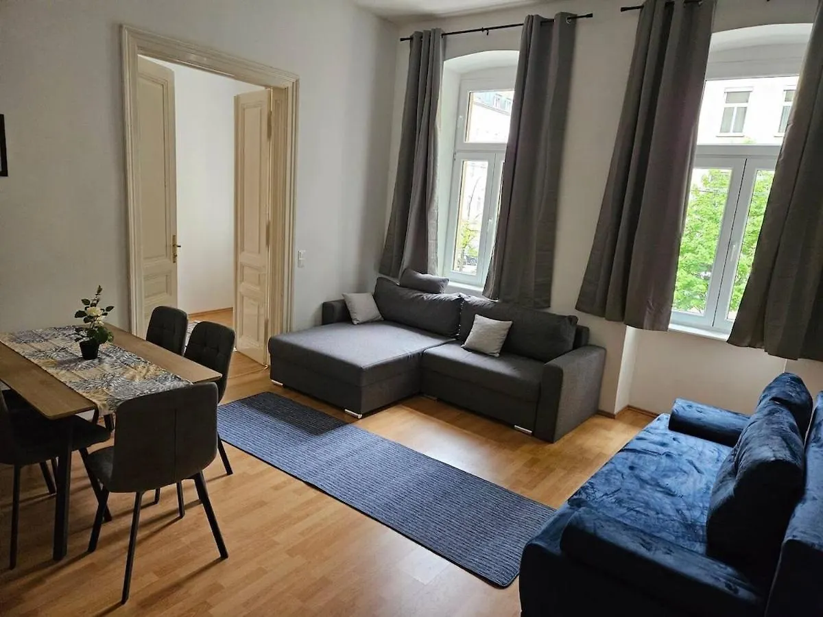 At Westbahnhof I Close To Shopping Street & Metro Vienna Apartment