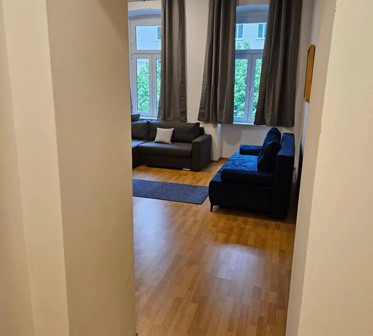 At Westbahnhof I Close To Shopping Street & Metro Vienna Apartment